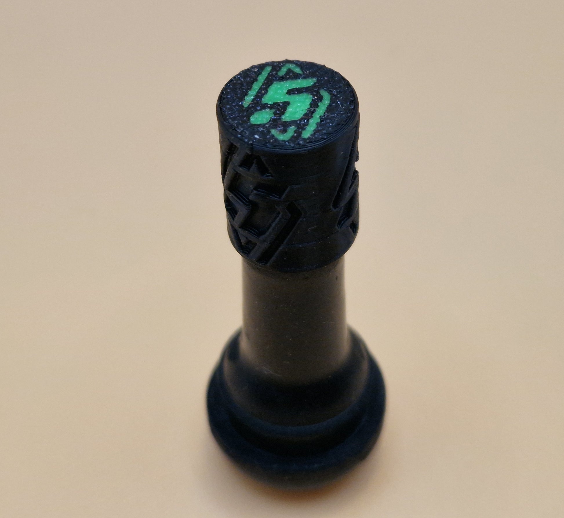 Renault 4 & 5 E-Tech tire valve caps – black and green